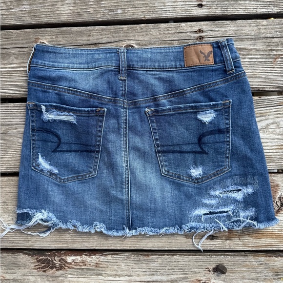 American Eagle Outfitters Distressed Dark Blue Denim Mini Skirt Size 4 - Picture 4 of 6